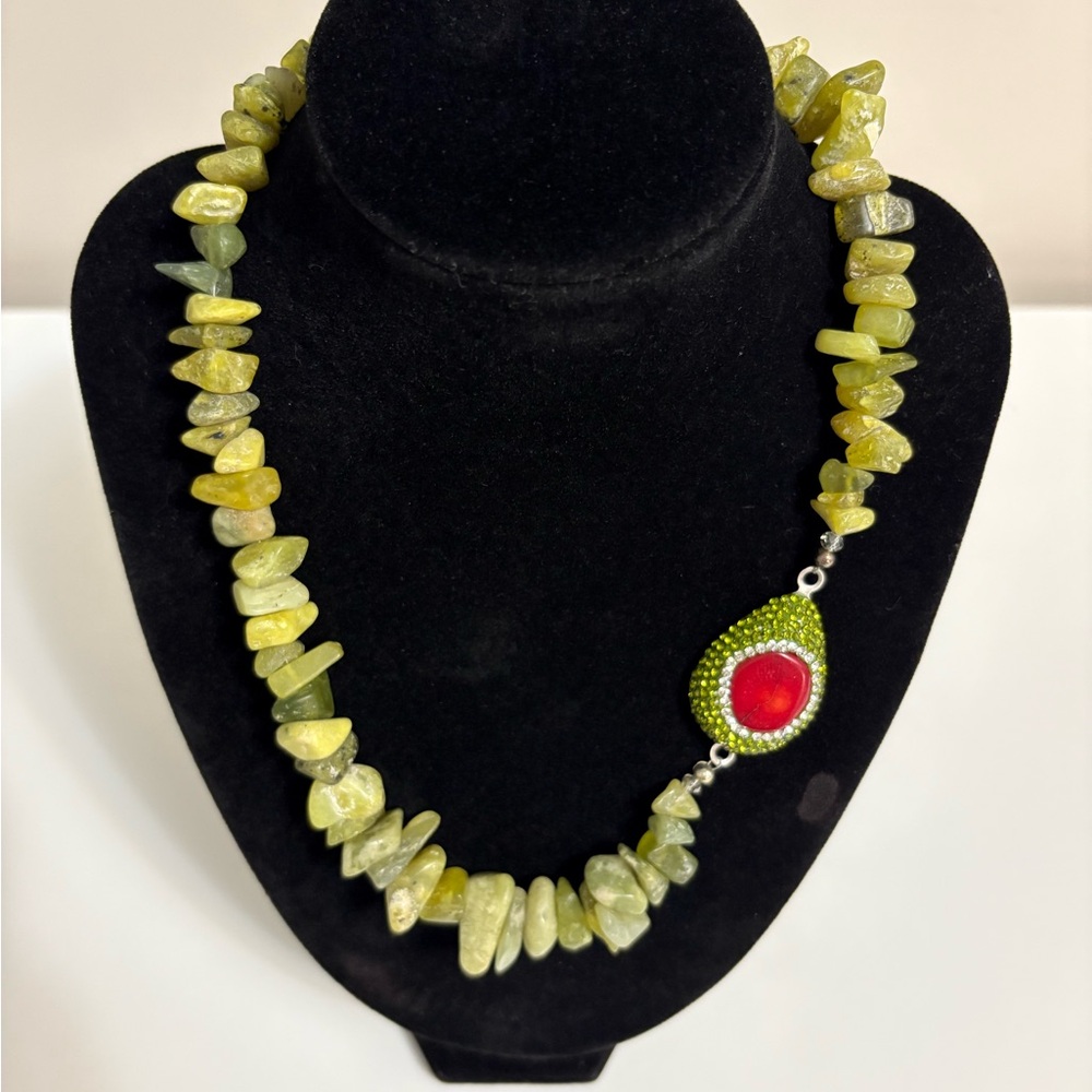 Custom-made, Elegant Green and Red Beaded Necklace